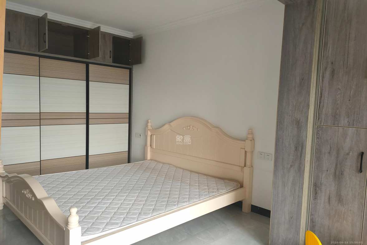 星城新宇川河苑  3室2厅2卫   2300.00元/月室内图