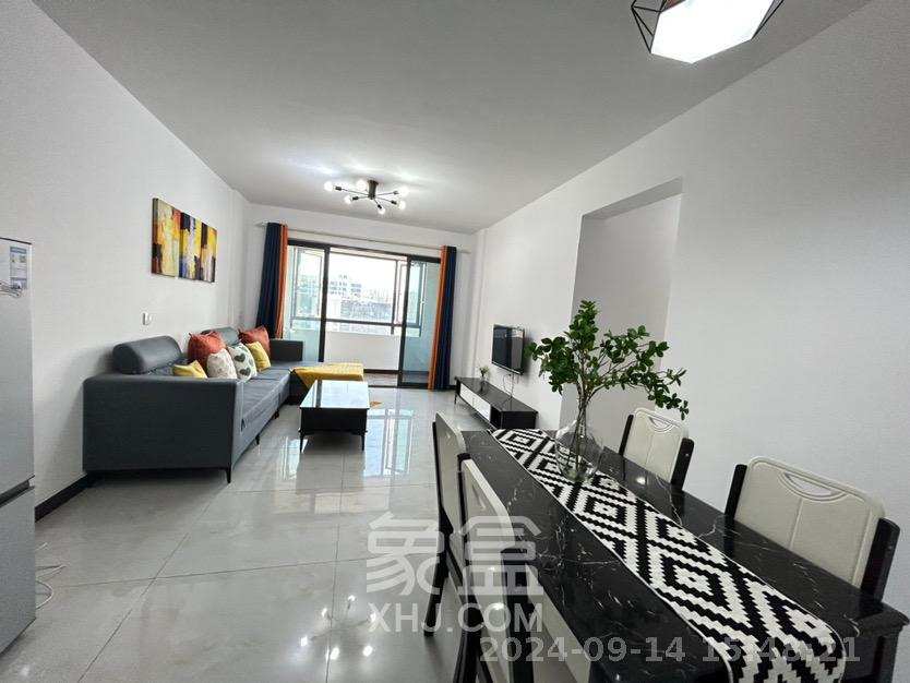 荣盛岳麓峰景  3室2厅2卫    2600.0元/月 荣盛岳麓峰景  3室2厅2卫    2600.0元/月室内图1