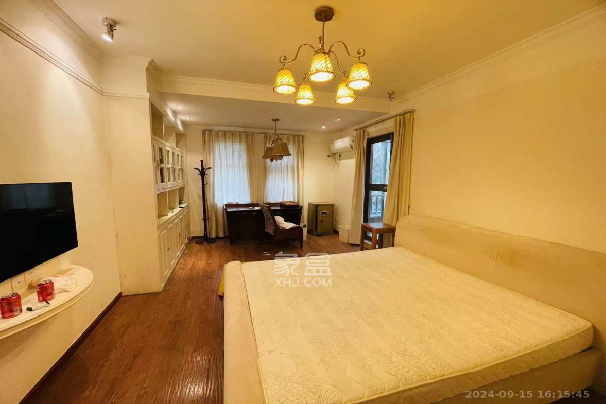 中城丽景香山园  4室2厅2卫   6300.00元/月室内图