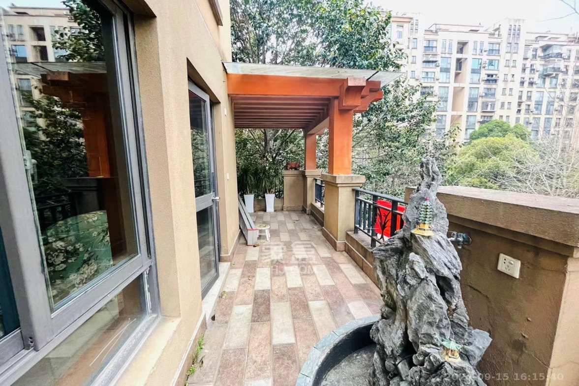 中城丽景香山园  4室2厅2卫   6300.00元/月室内图