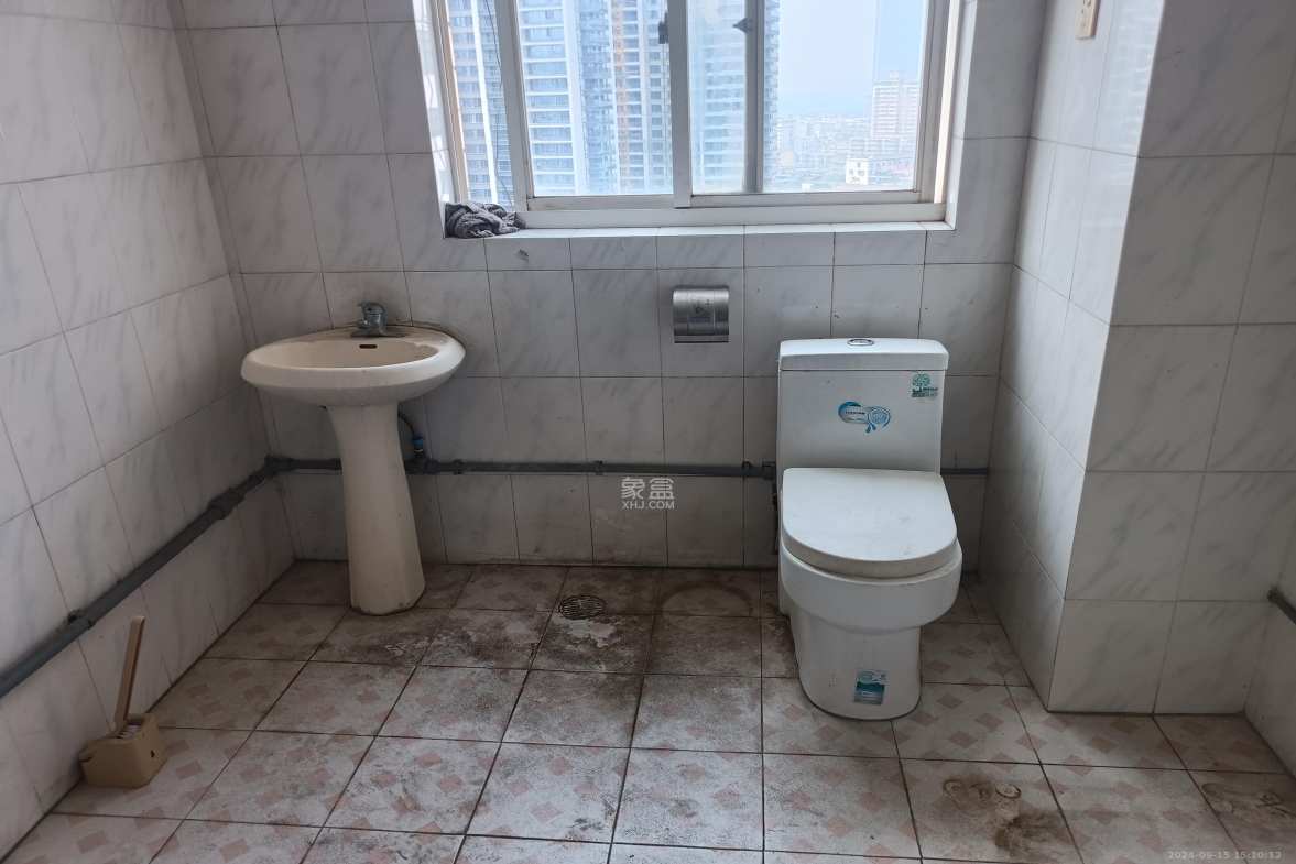 智邦家园  4室2厅2卫   3500.00元/月室内图