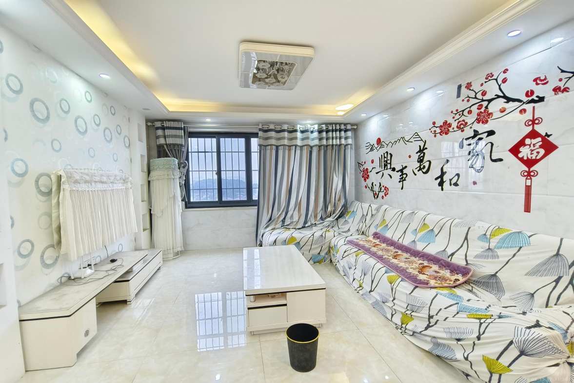 圣华名城建设北路110号  4室2厅2卫   1400.00元/月室内图