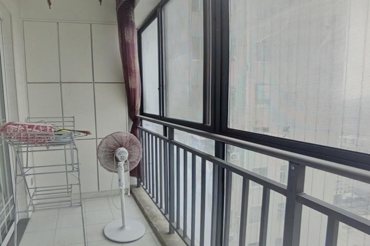 南苑上和一期  4室2厅2卫   106.00万客厅