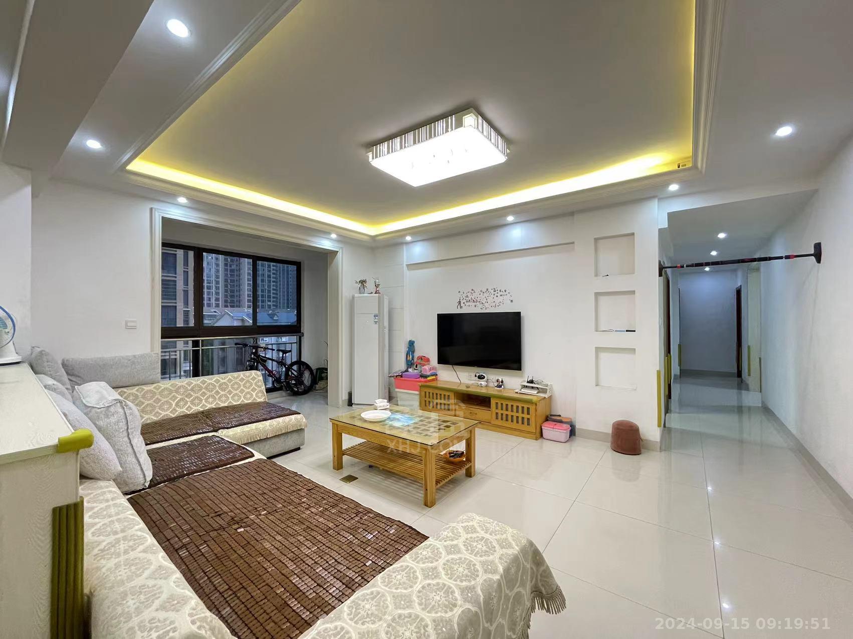 旺城天悦领秀香江  4室2厅2卫    2100.0元/月