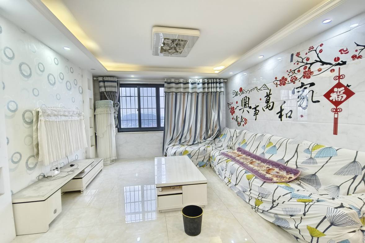 圣华名城建设北路110号  4室2厅2卫   1400.00元/月户型图