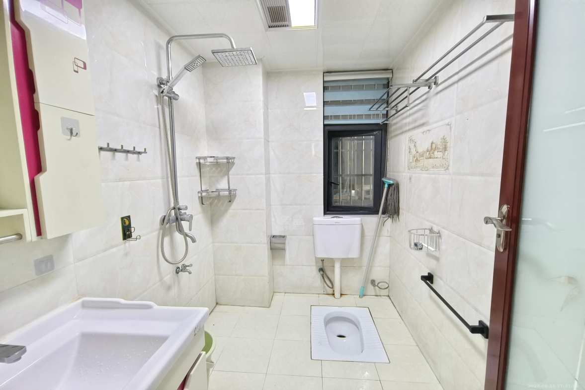 圣华名城建设北路110号  4室2厅2卫   1400.00元/月室内图