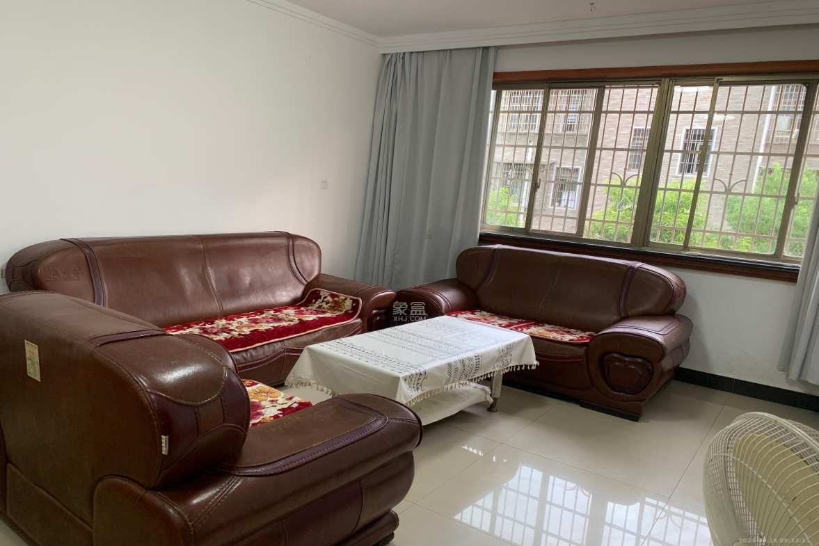 黄鹤小区1片  2室1厅1卫    1600.0元/月室内图1