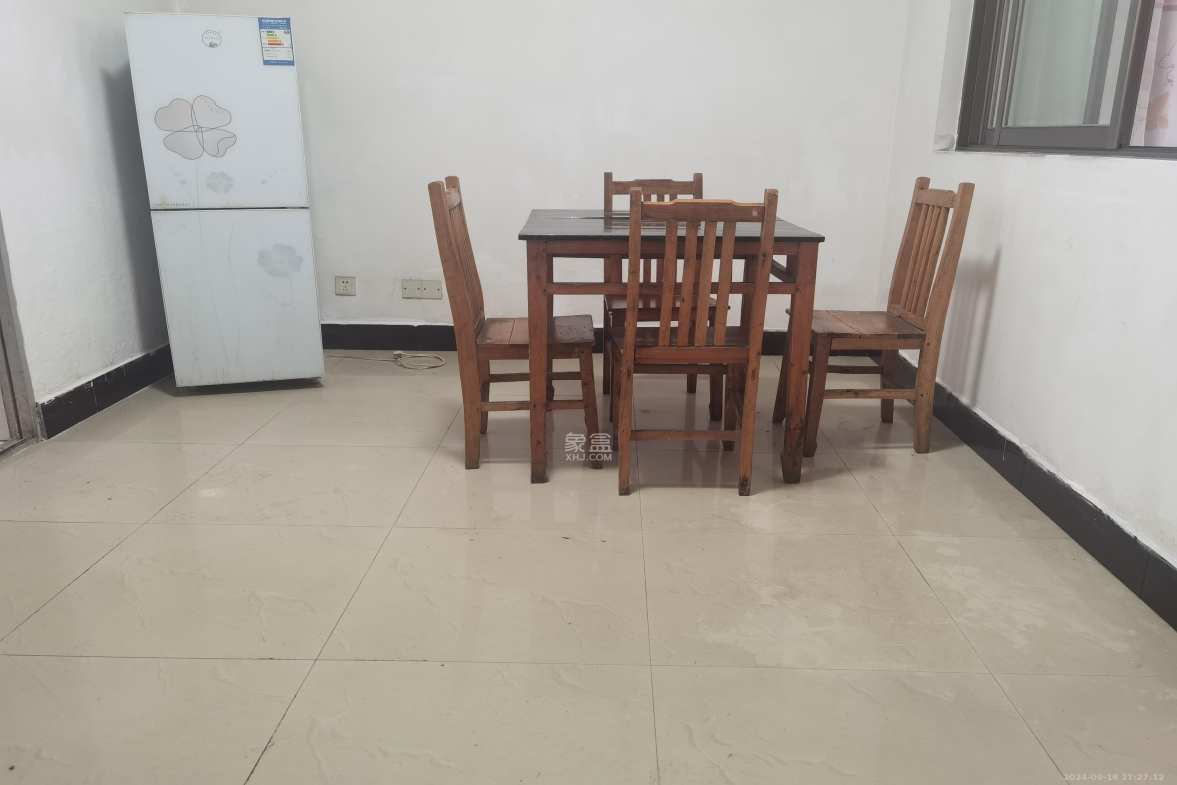 先福安置小区  3室2厅1卫   1600.00元/月室内图1