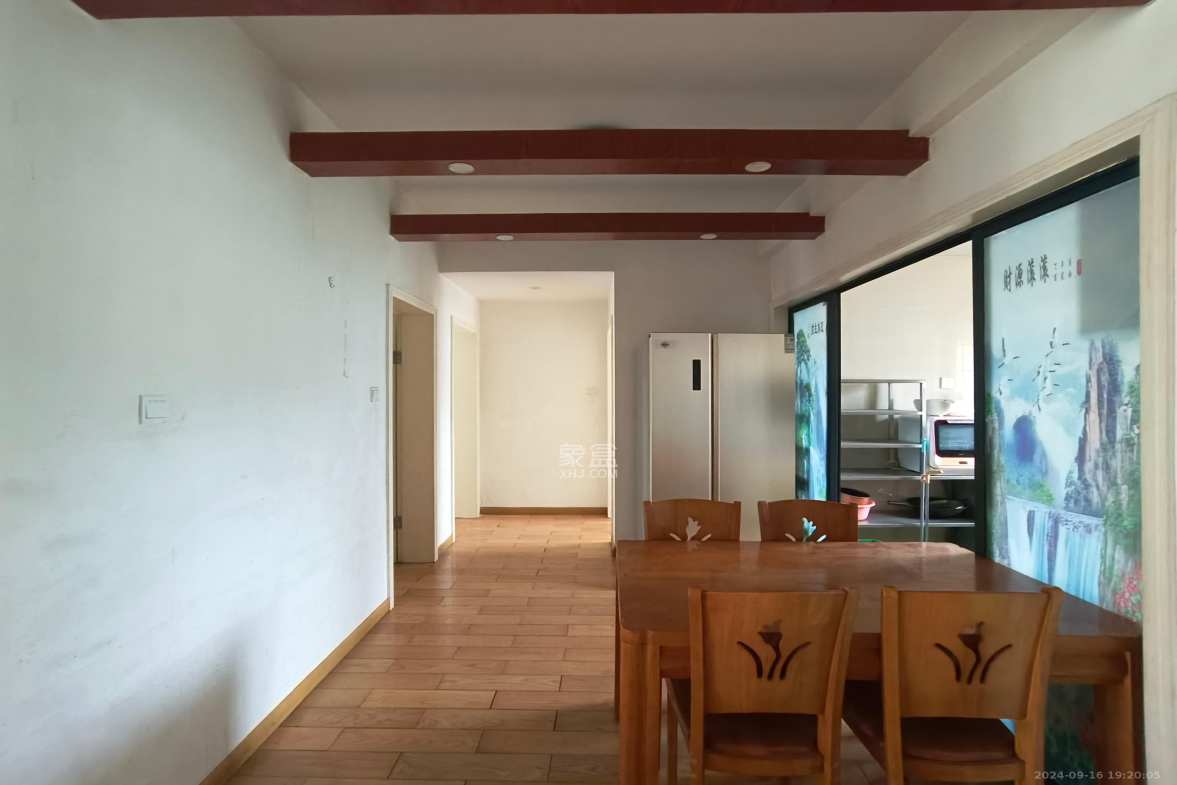 中建麓山和苑  4室2厅2卫   2500.00元/月室内图