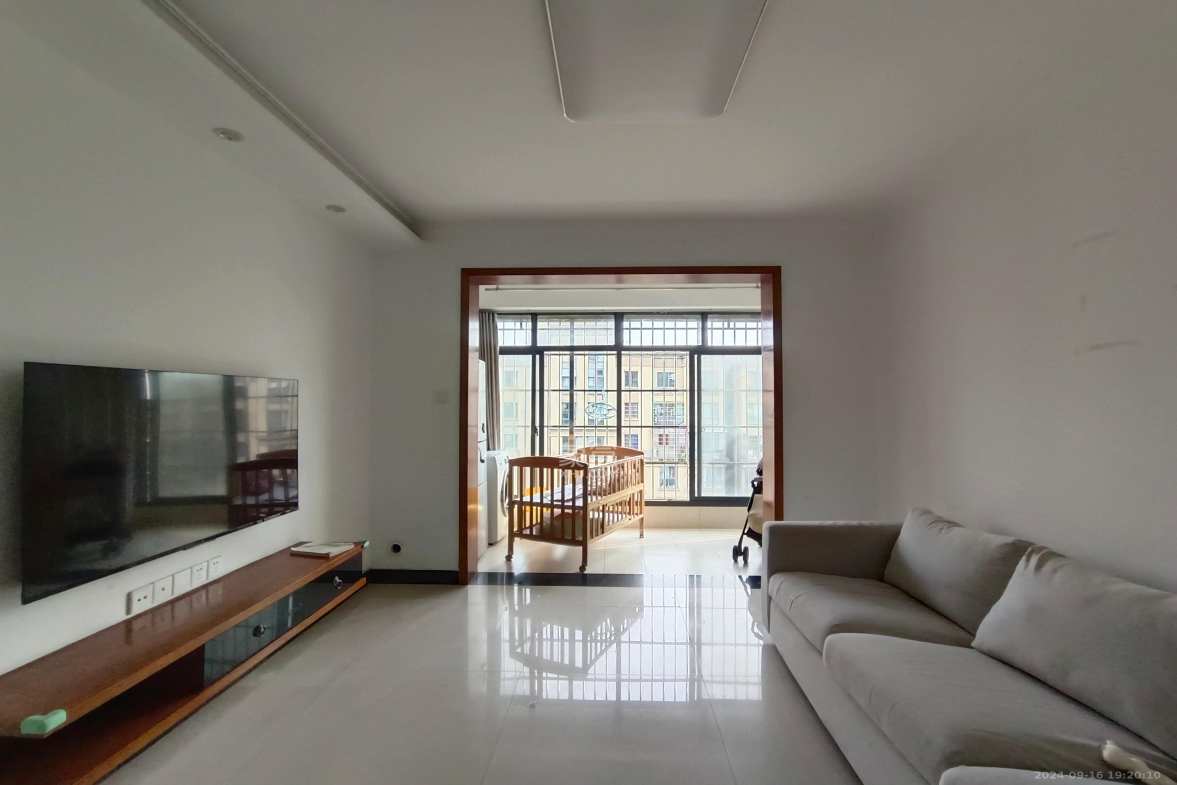 中建麓山和苑  4室2厅2卫   2500.00元/月室内图