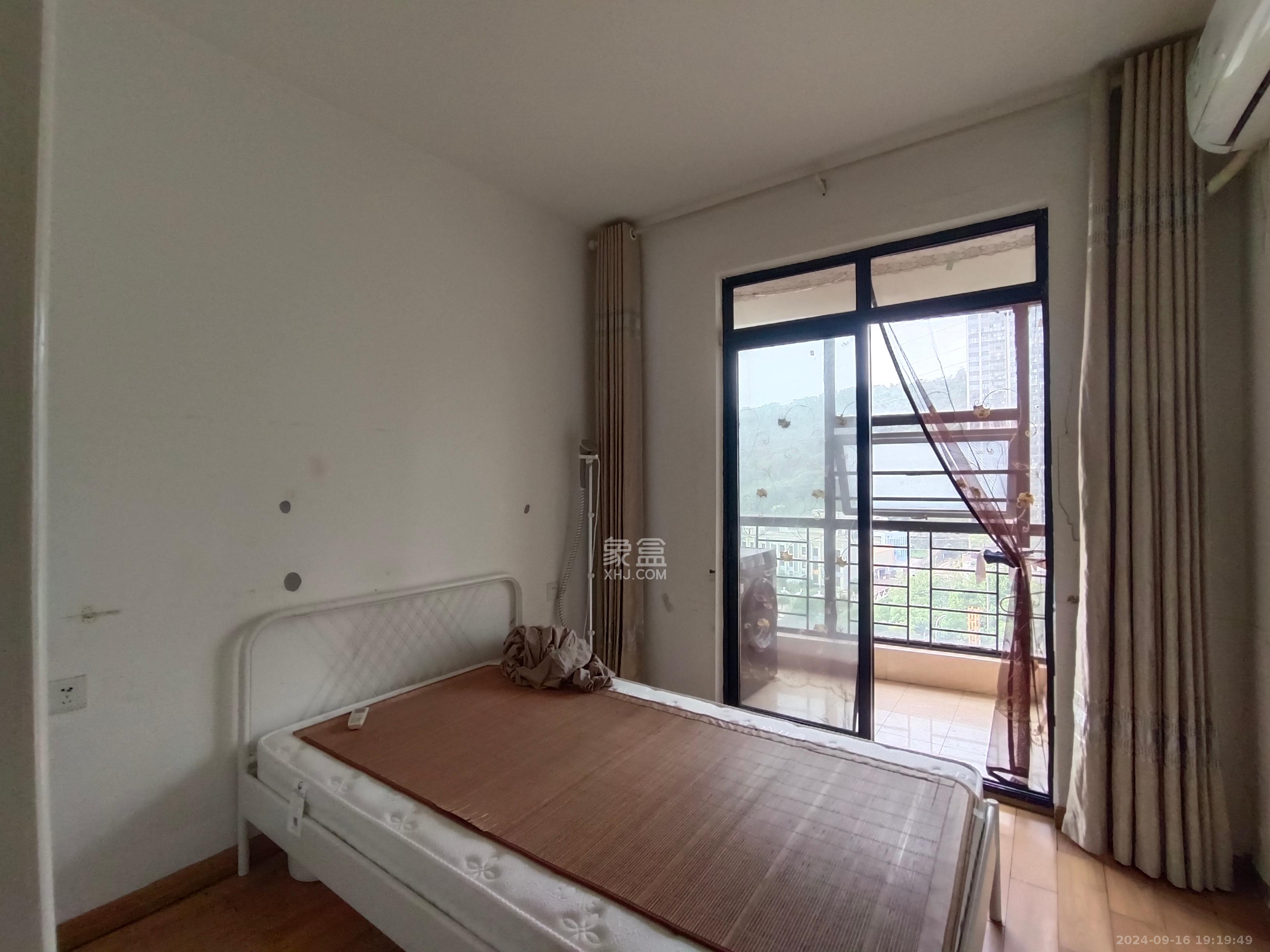中建麓山和苑  4室2厅2卫   2500.00元/月