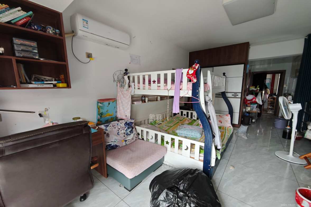 汀湘十里  1室1厅1卫    1400.0元/月 汀湘十里  1室1厅1卫    1400.0元/月室内图