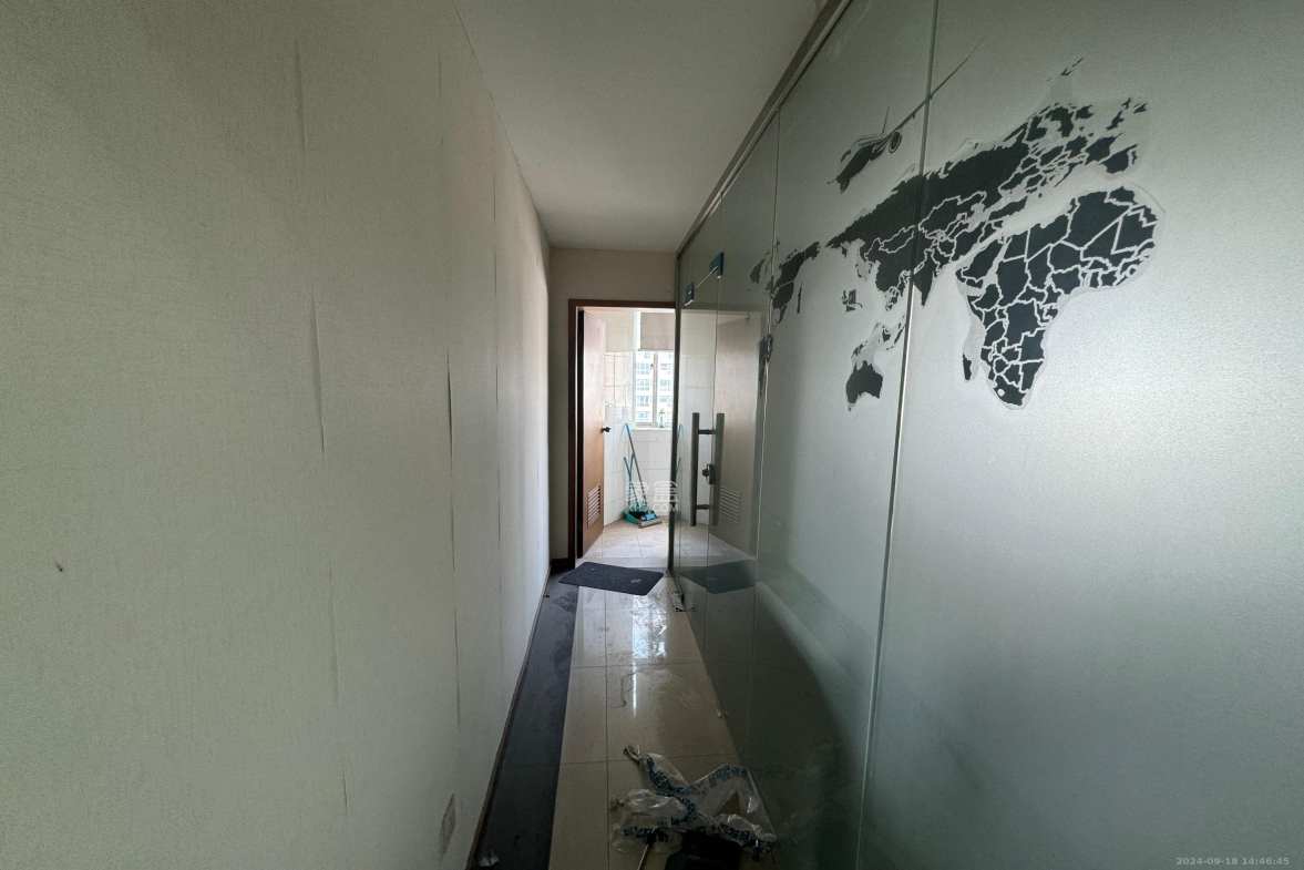 蓝色地标  1室1厅1卫   21300.00元/月室内图