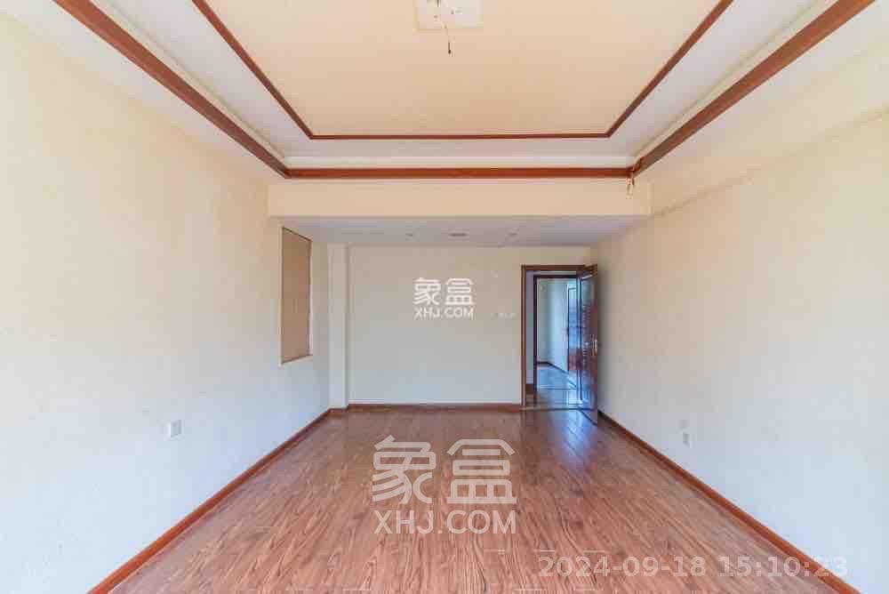 藏珑湖上国际花园高层   75.95㎡      8000.0元/月室内图