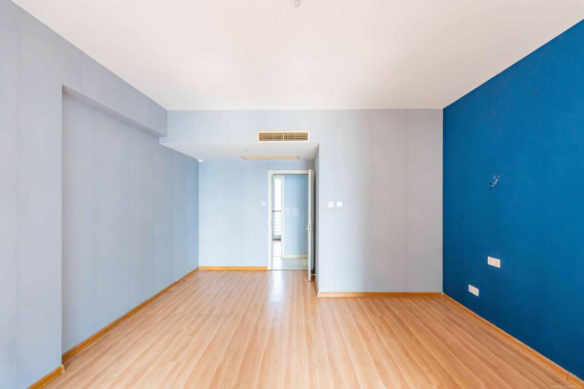金色屋顶  4室2厅2卫   6500.00元/月室内图