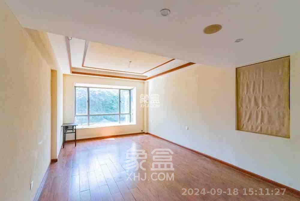 藏珑湖上国际花园高层   100.47㎡      11000.0元/月室内图