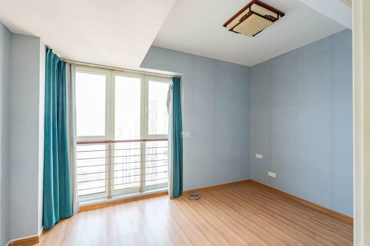 金色屋顶  4室2厅2卫   6500.00元/月室内图