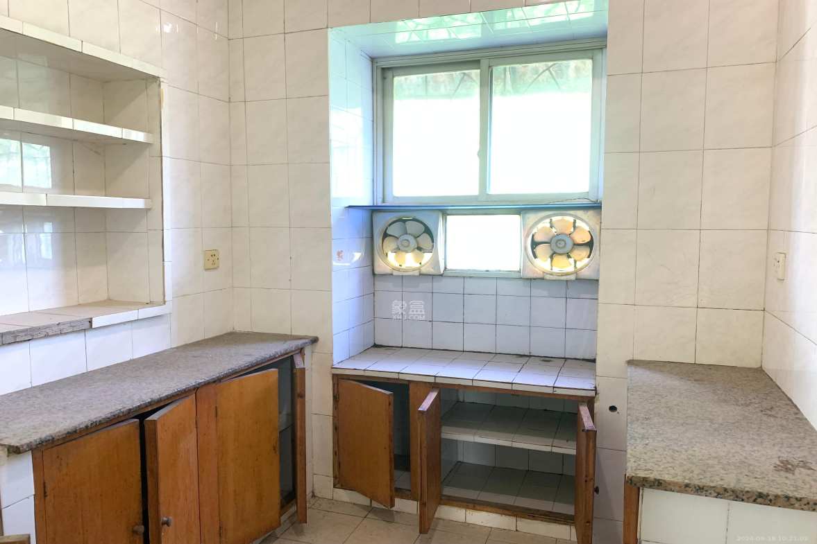 向东南社区  3室1厅1卫    1200.0元/月室内图