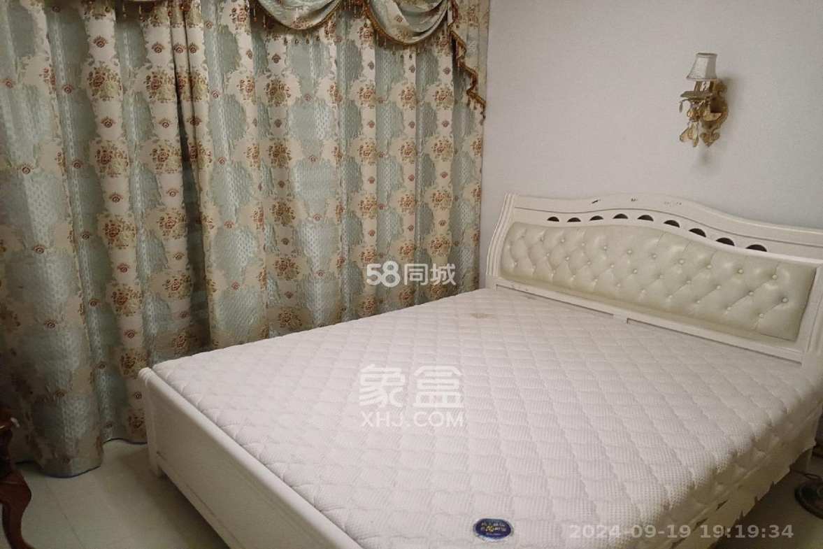 翡翠云天  3室2厅2卫   2200.00元/月室内图
