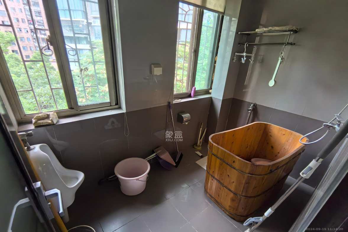 轻苑小区  3室2厅1卫   2200.00元/月室内图