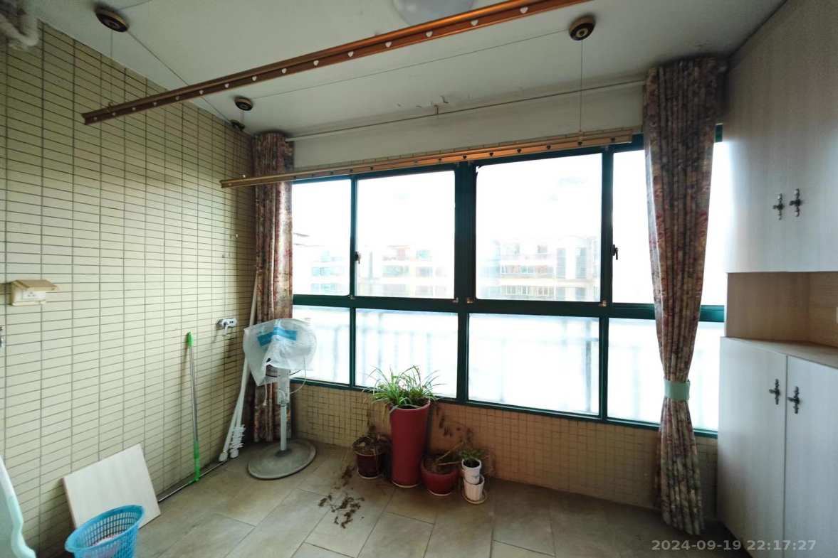 恒大城  2室2厅1卫   2100.00元/月室内图
