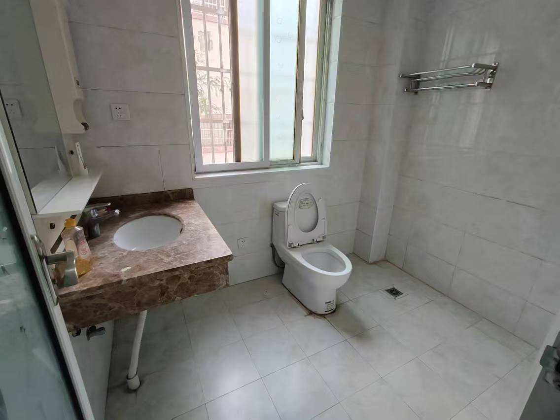 精锐华府（精锐华庭）  3室2厅2卫    78.0万室内图