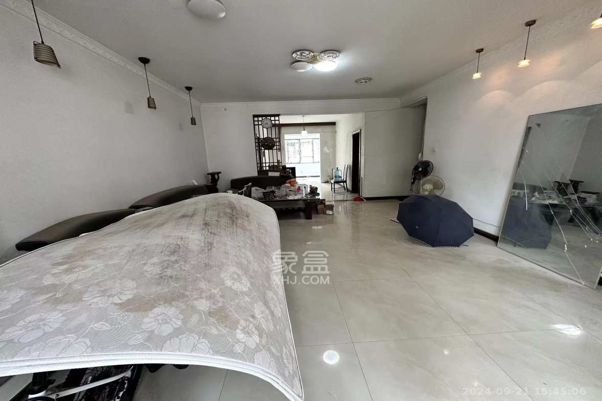 地税五分局小区  3室2厅2卫    2600.0元/月 地税五分局小区  3室2厅2卫    2600.0元/月室内图