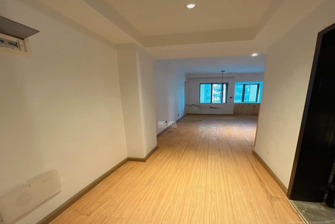 长房天翼未来城  1室1厅1卫   1800.00元/月室内图