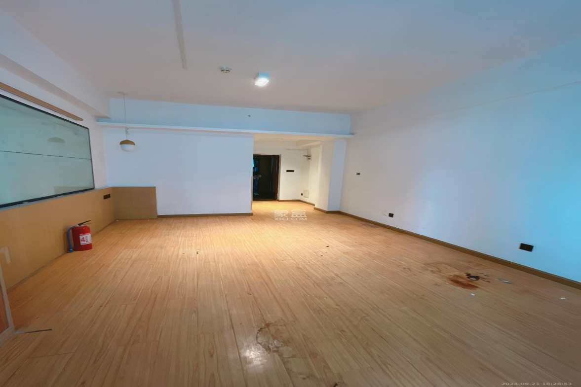 长房天翼未来城  1室1厅1卫   1800.00元/月室内图
