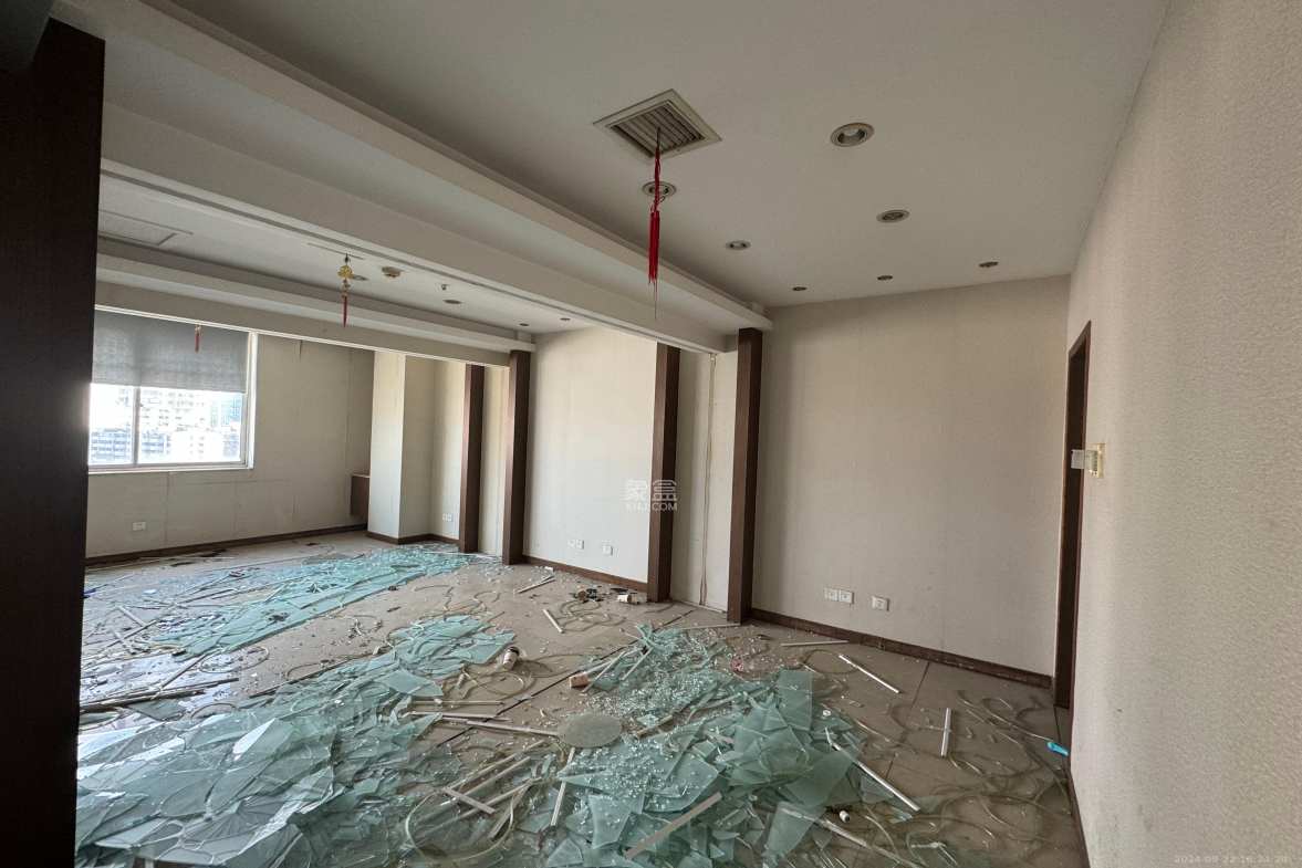 蓝色地标  1室1厅1卫   21300.00元/月室内图