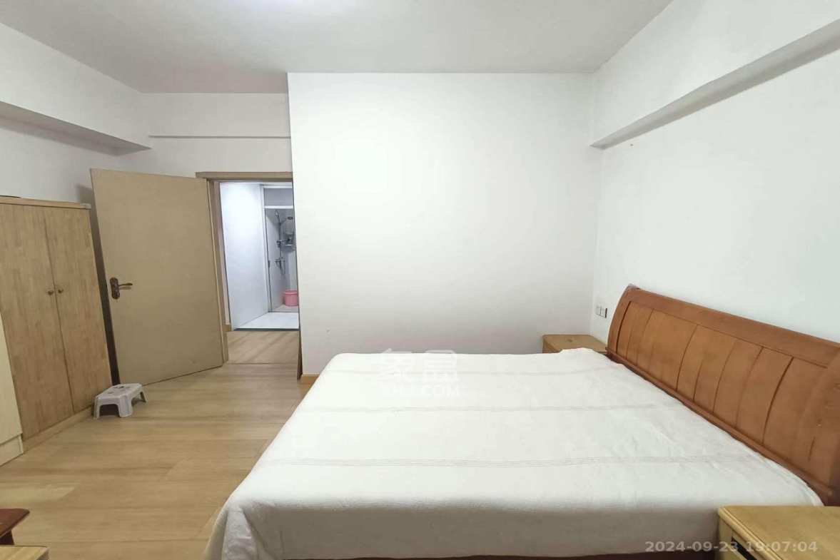 公园西郡 2室2厅1卫 2600.0元/月 公园西郡 2室2厅1卫 2600.0元/月室内图