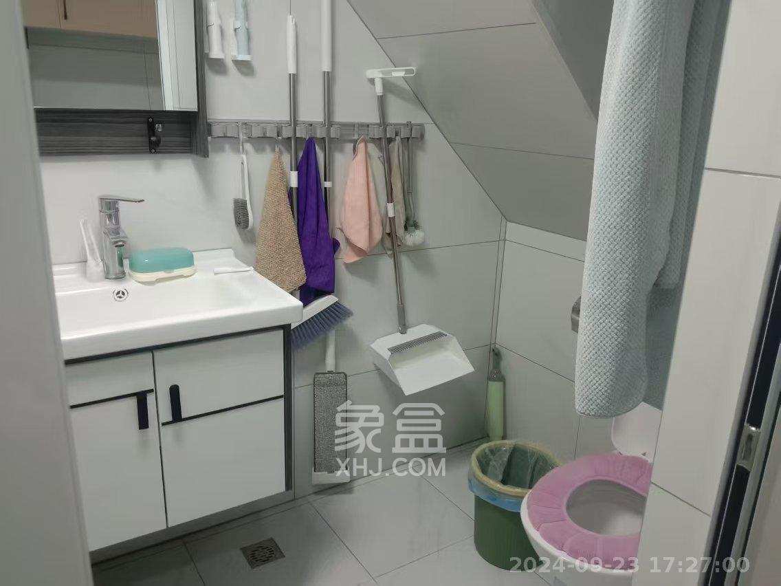 卓越江岸  2室1厅1卫   2800.00元/月室内图