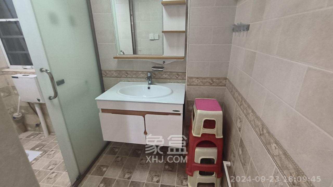 绿地之窗  3室1厅1卫   2500.00元/月室内图