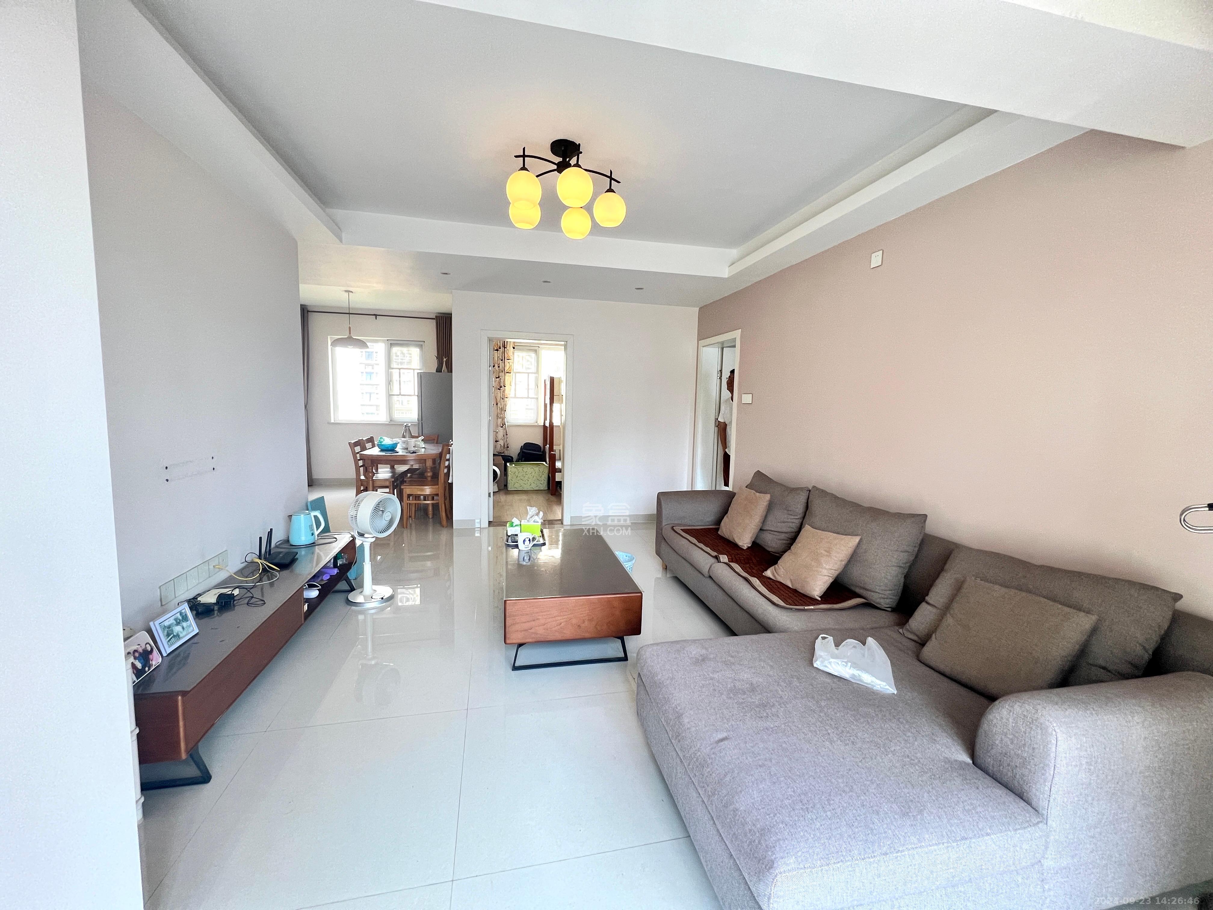 万国城（当代满庭春MOMA）三期  3室2厅2卫    2700.0元/月