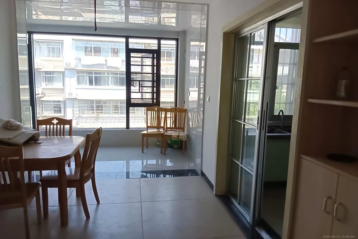 滨湖小区（湖南农业大学）  3室2厅2卫    2580.0元/月室内图1