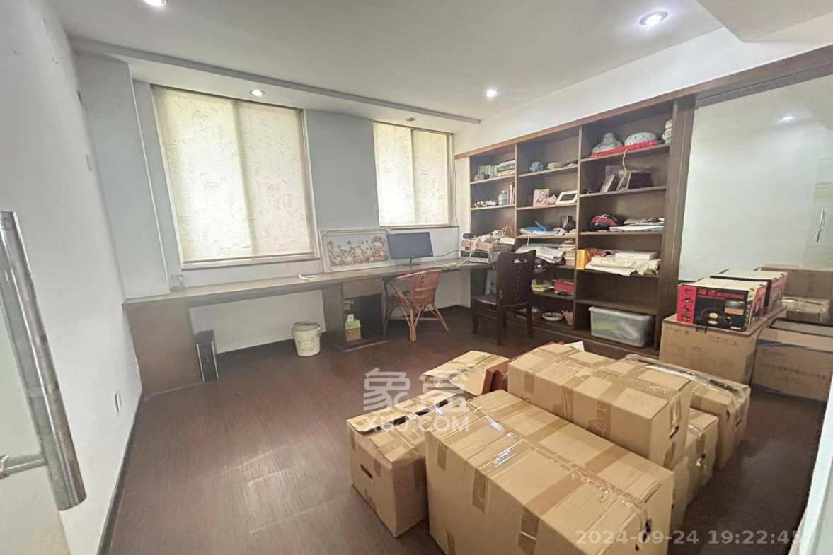 山水芙蓉国际新城 4室2厅2卫 2400.0元/月 山水芙蓉国际新城 4室2厅2卫 2400.0元/月室内图