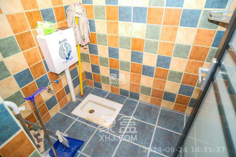 月亮湾草莓街区一、二期  3室2厅1卫   2500.00元/月室内图