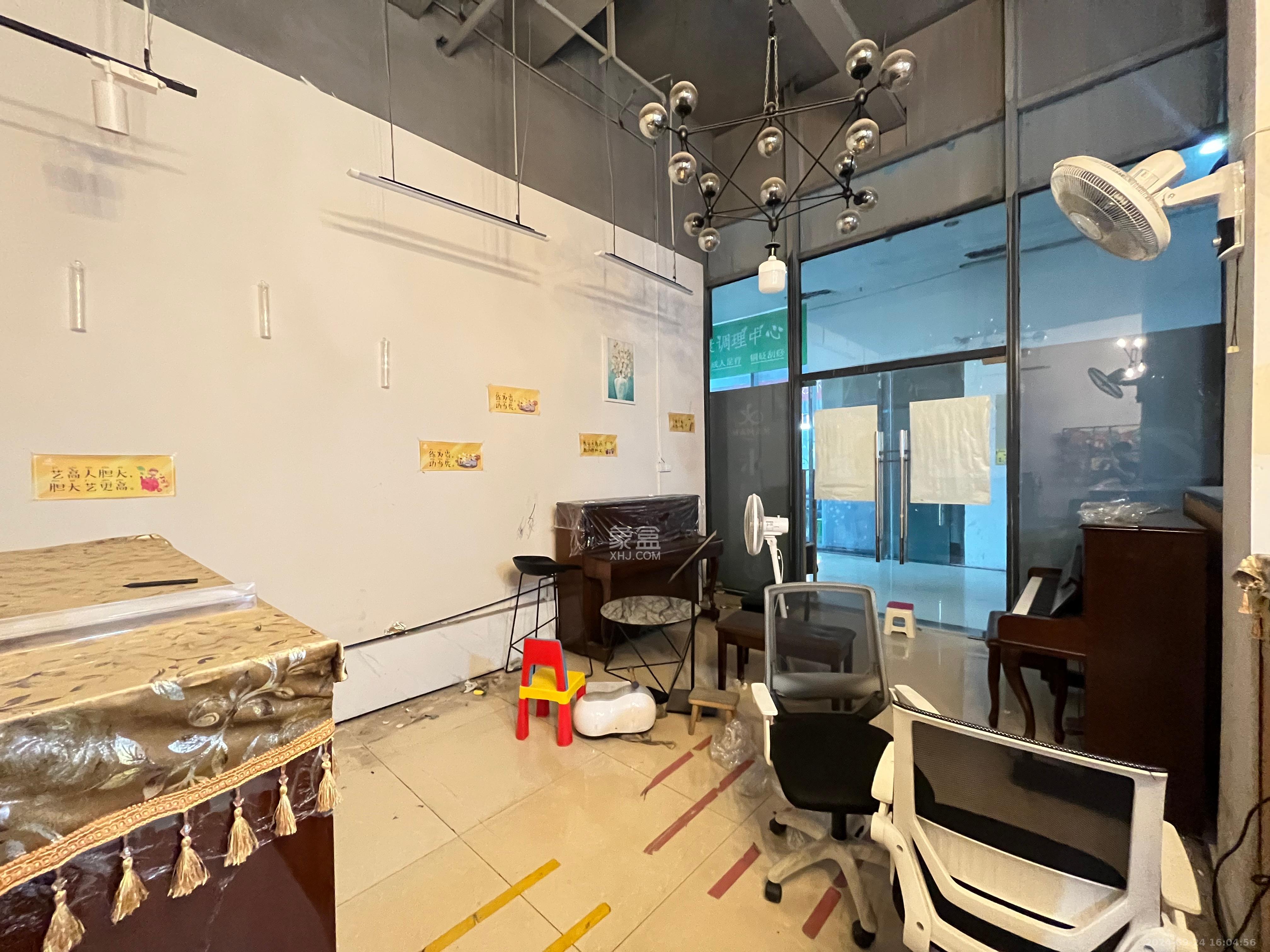 阳光100三期   71.0㎡      2500.0元/月室内图