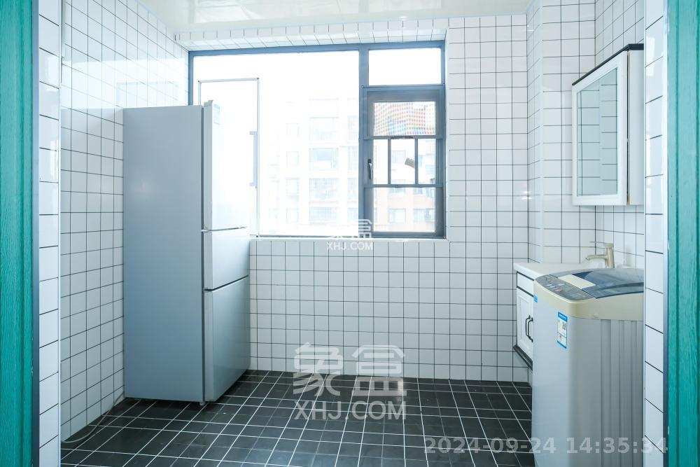 月亮湾草莓街区一、二期  3室2厅1卫   2500.00元/月室内图