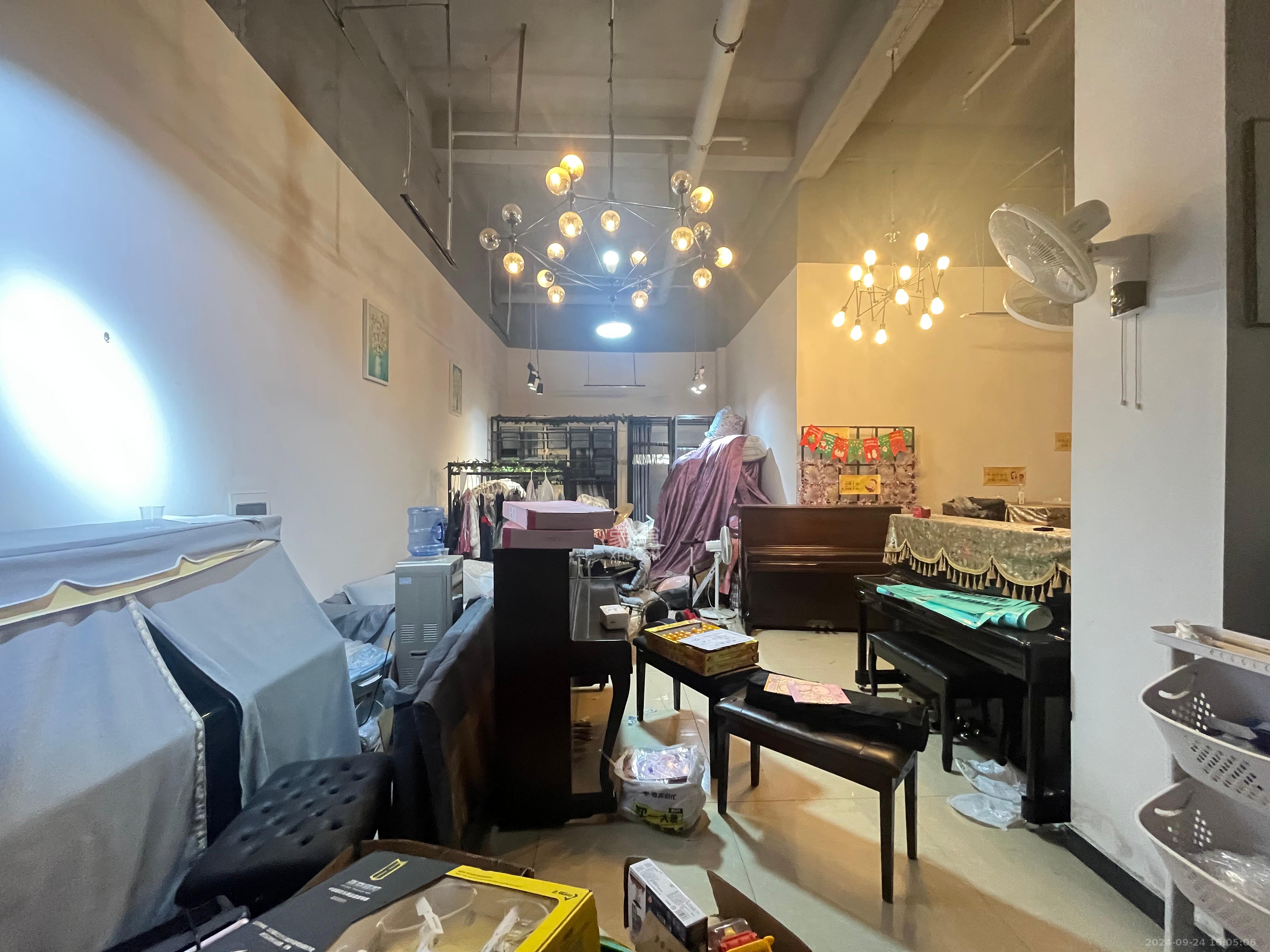 阳光100三期   71.0㎡      2500.0元/月室内图