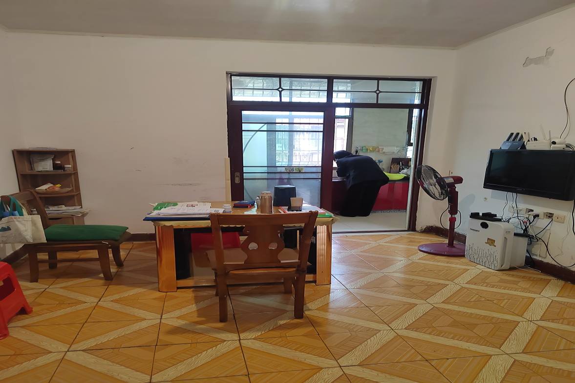 菊苑东区  4室2厅1卫    1500.0元/月室内图