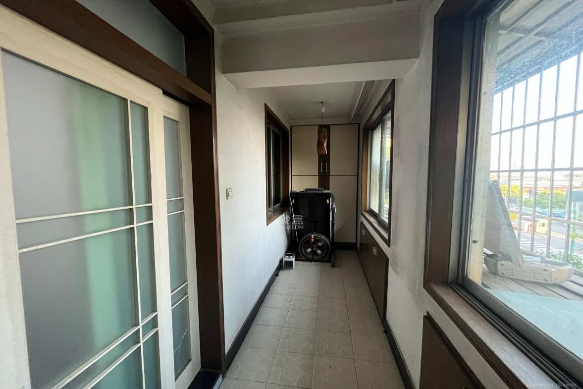 中南汽车世界 3室2厅1卫 1300.0元/月 中南汽车世界 3室2厅1卫 1300.0元/月室内图