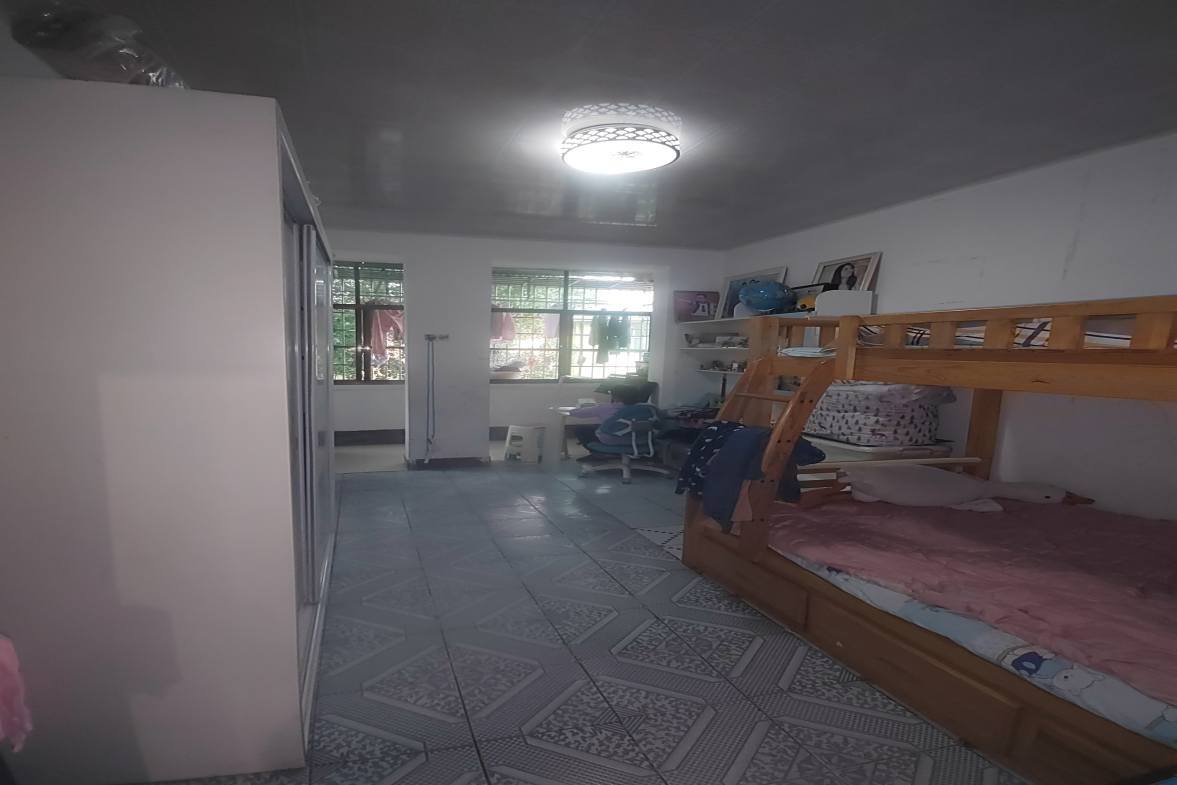 菊苑东区  4室2厅1卫    1500.0元/月室内图