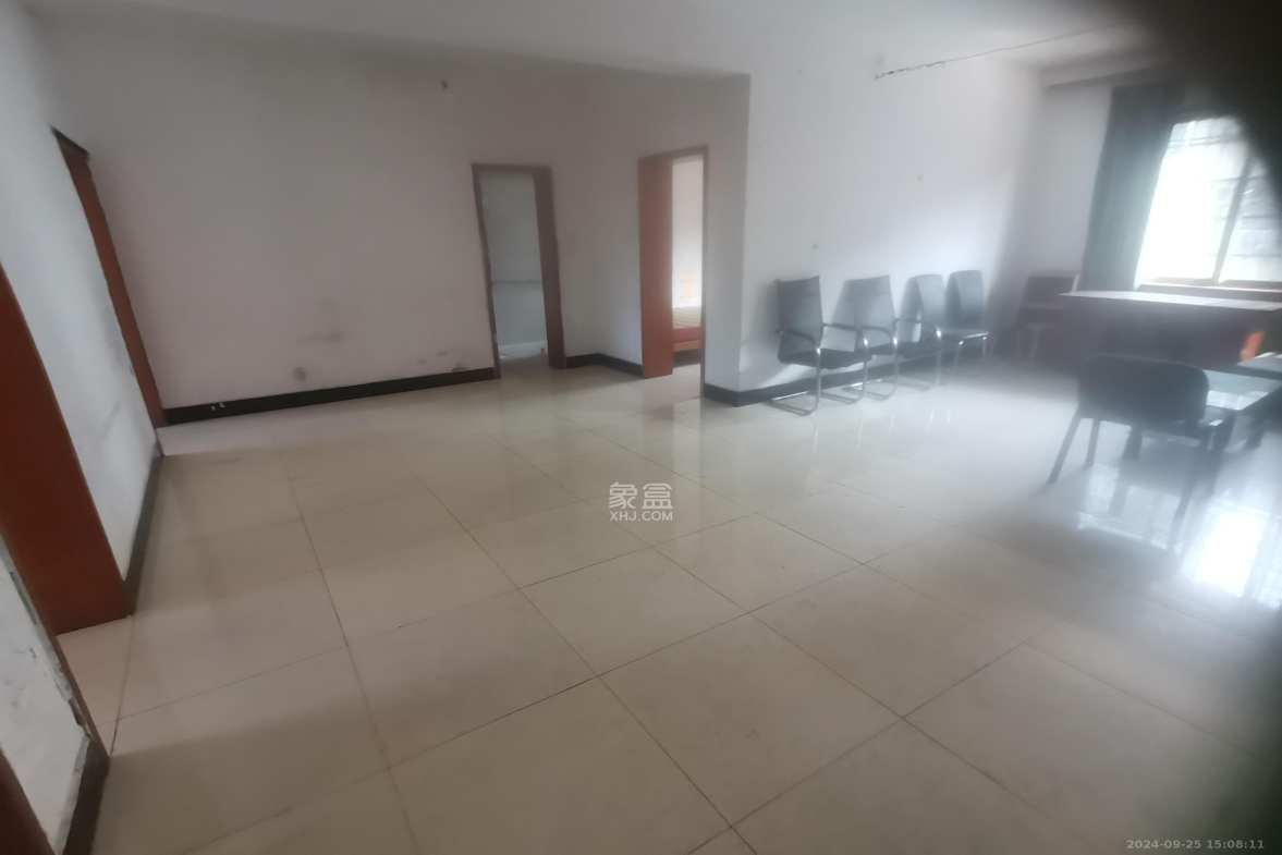 大桥一,二区 3室3厅2卫 1900.0元/月 大桥一,二区 3室3厅2卫 1900.0元/月室内图