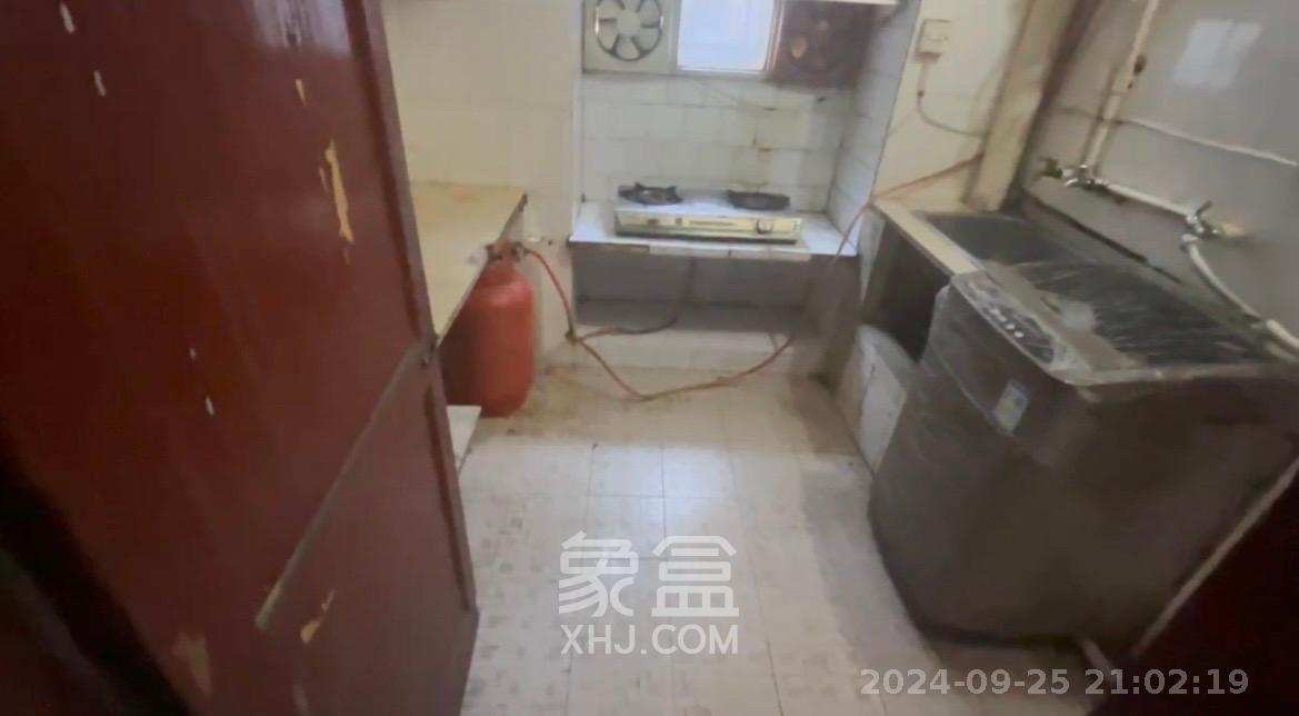 邮电新村 4室2厅1卫 2500.0元/月 邮电新村 4室2厅1卫 2500.0元/月室内图