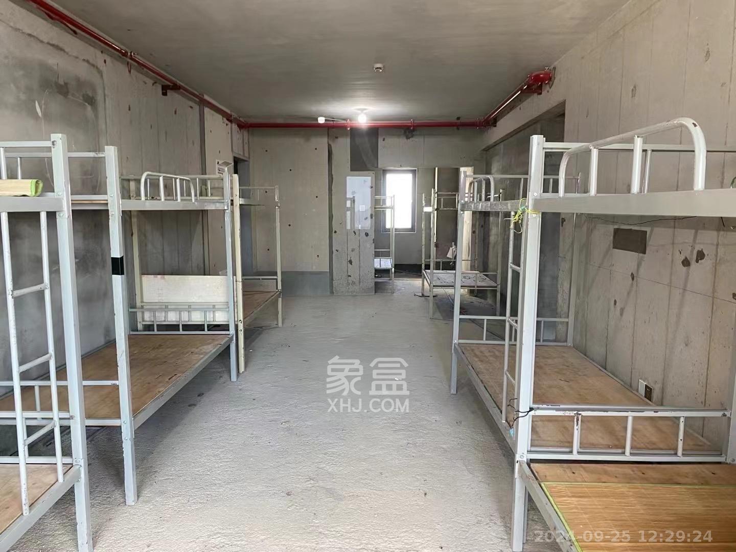 南山梅溪一方  4室2厅2卫   2500.00元/月