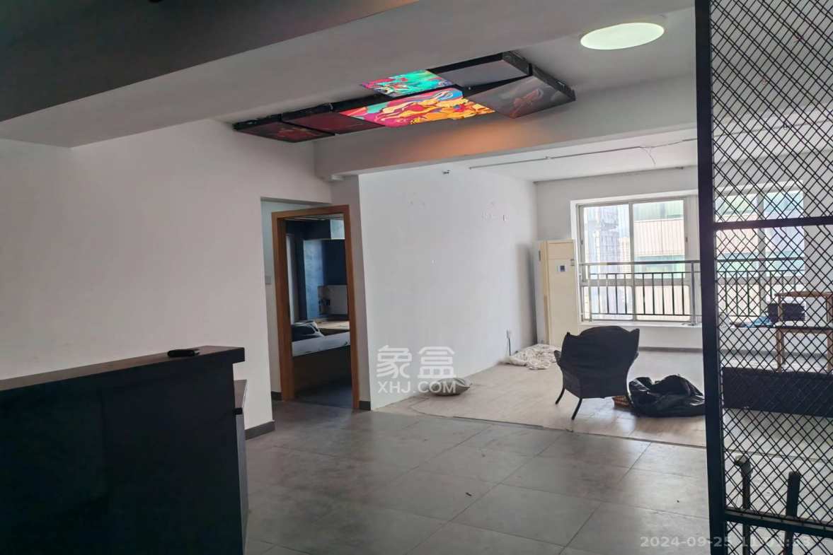 新世界百货(湖南供销大厦)  5室2厅1卫    7000.0元/月 新世界百货(湖南供销大厦)  5室2厅1卫    7000.0元/月室内图