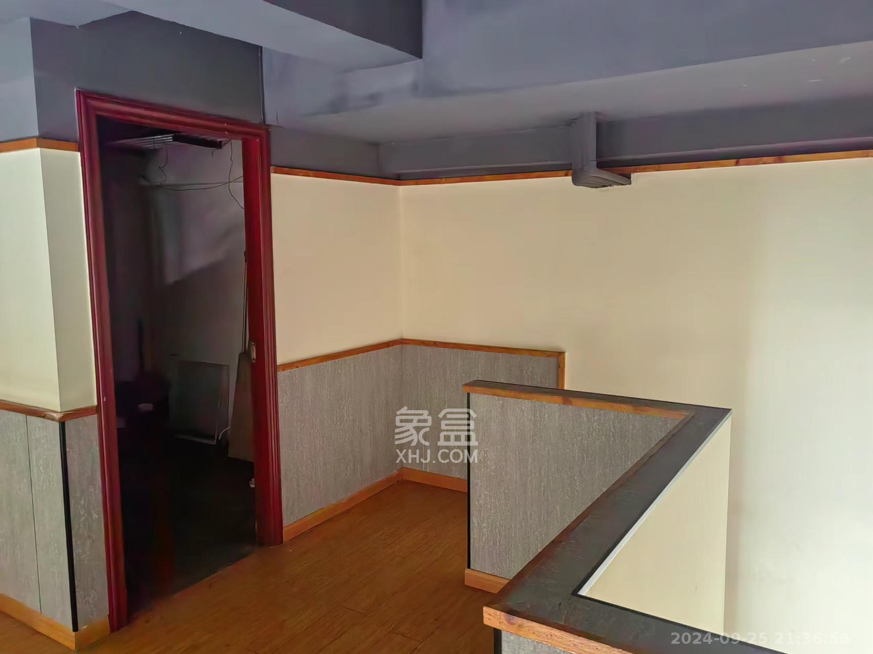 中南汽车世界   21.98㎡      4800.0元/月