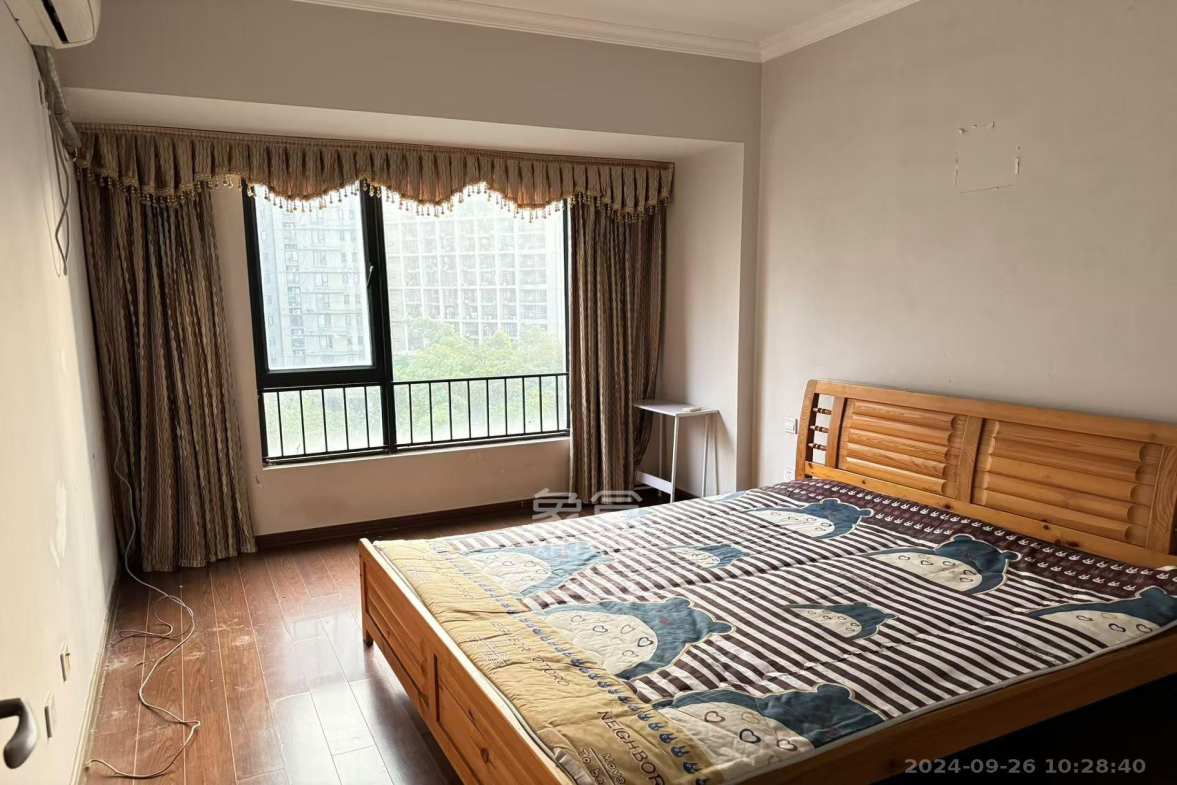 万科城市花园  3室2厅1卫   2400.00元/月室内图