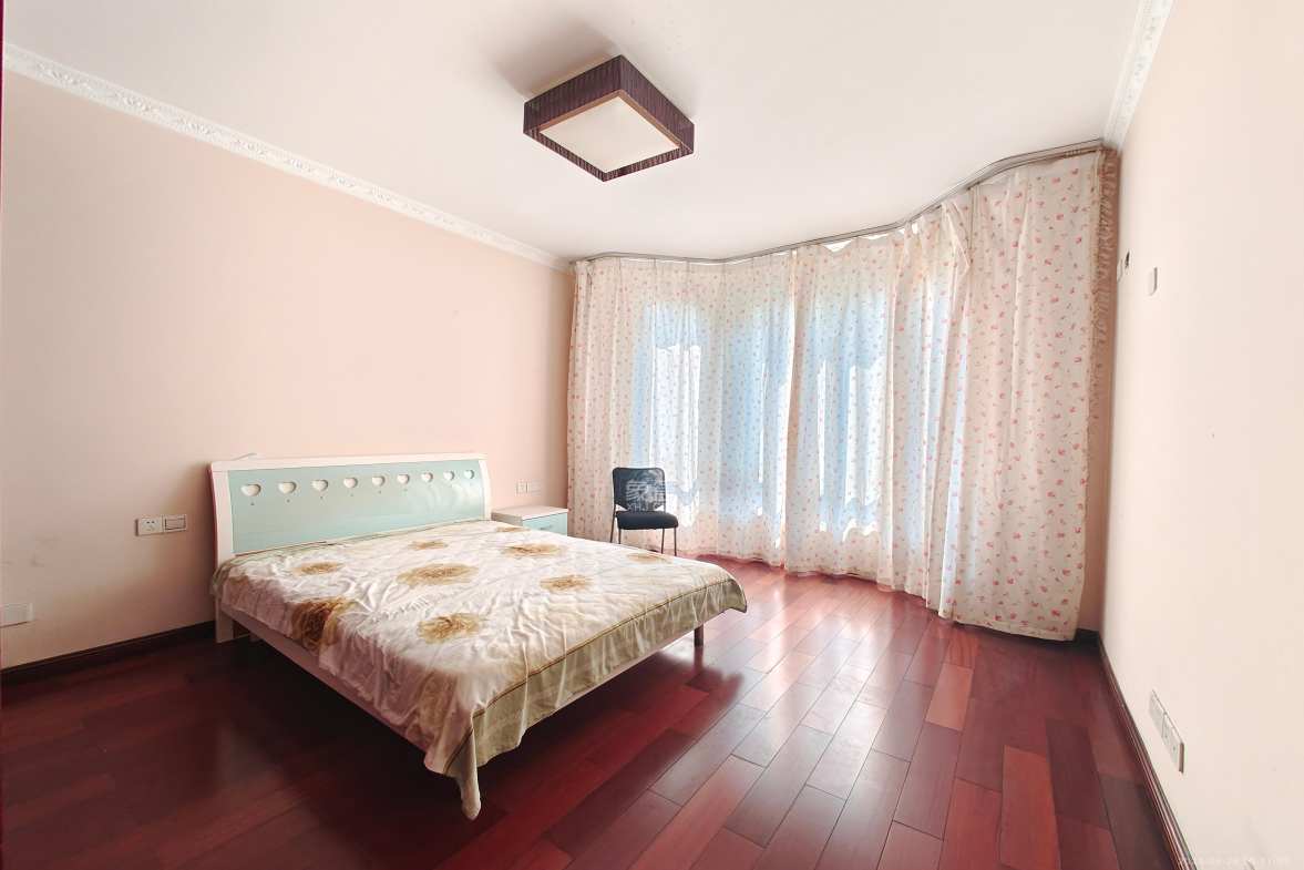 上海城小区  3室2厅2卫   2600.00元/月室内图